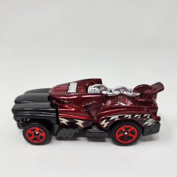 Hot Wheels Hotweiler Die-Cast Car 2016 Mattel Red & Black With Chain Detail - Picture 5 of 8